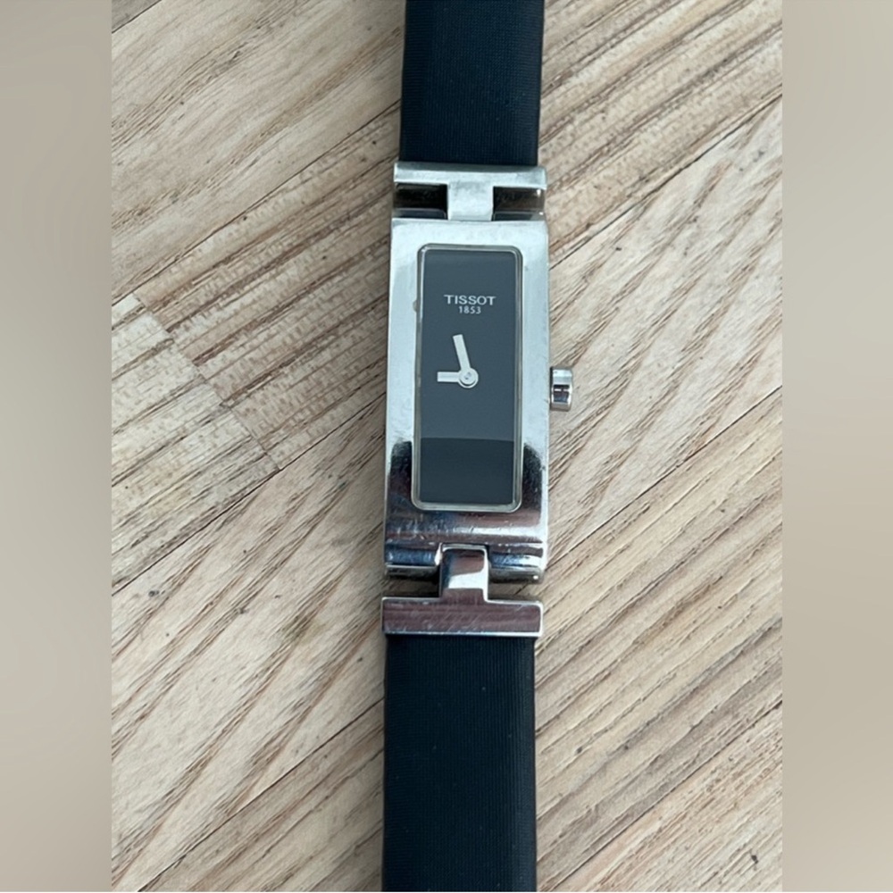 Tissot Ladies Watch Equi-T Stainless Case Black Dial Genuine Leather Strap Rare